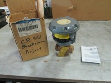 Válvula de unidad terminal normalmente cerrada Johnson Controls con actuador V3000-1 (nuevo en caja)