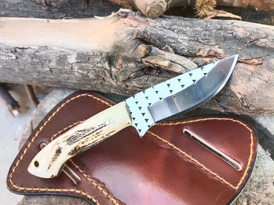 CUCHILLO CORTADOR TORO VAQUERO DE CAZA PERSONALIZADO FORJADO A MANO CON MANGO Y FUNDA DE CIERVO Foto 2 de 4