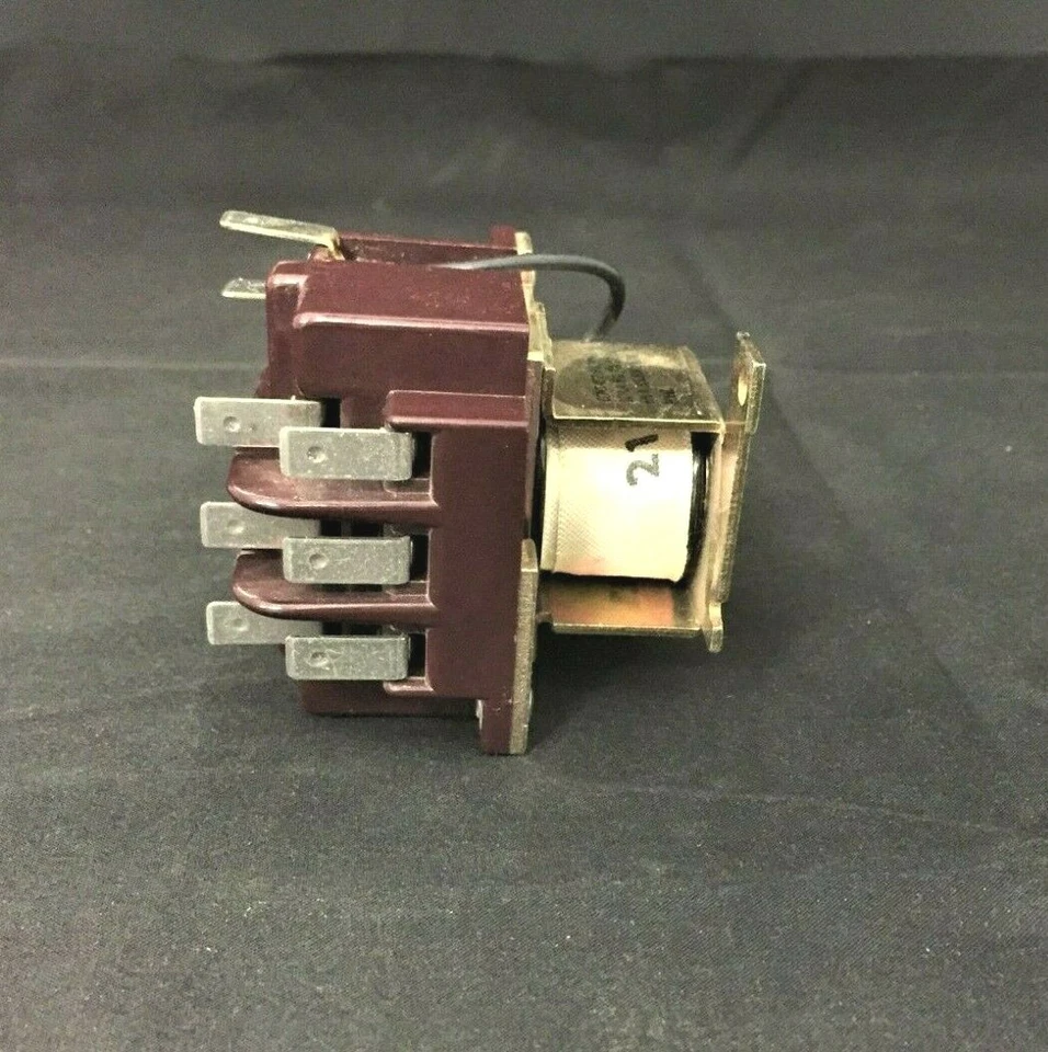 (1x) 12A - 120VAC - 3PDT - General Purpose AC Relay - Solenoid Action - 192-902 - Image 3 of 4