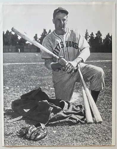 1946 Photo-Pittsburgh Pirates Rookie Ralph Kiner