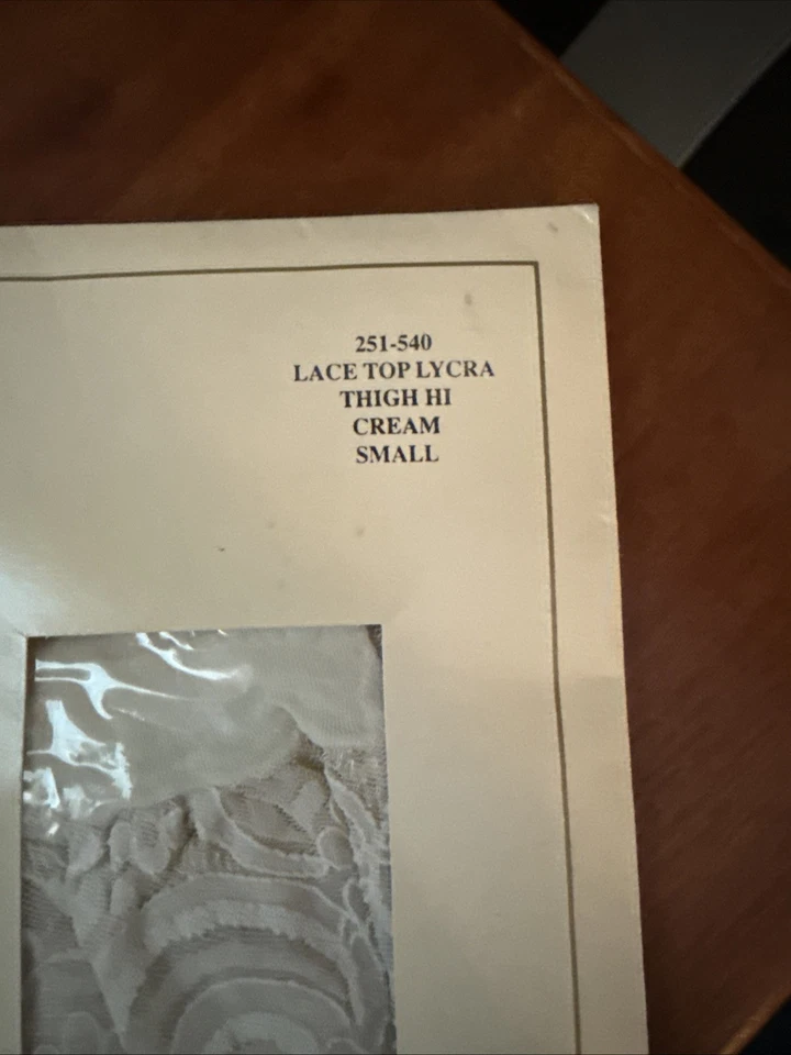 Medias de Colección Victoria's Secret 251-540 Top de Encaje Lycra Muslo Alto Crema Pequeñas Foto 2 de 4