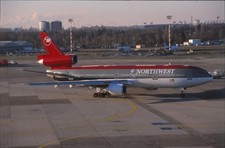 Dia N230NW Mcdonnell Douglas DC-10-30 Northwest Airlines 35mm ungerahmt O108-8-2