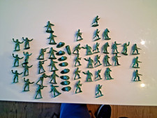 Vintage Green Plastic WWII Army Men 1.5-2 in . 50pc Unbranded 179/31 