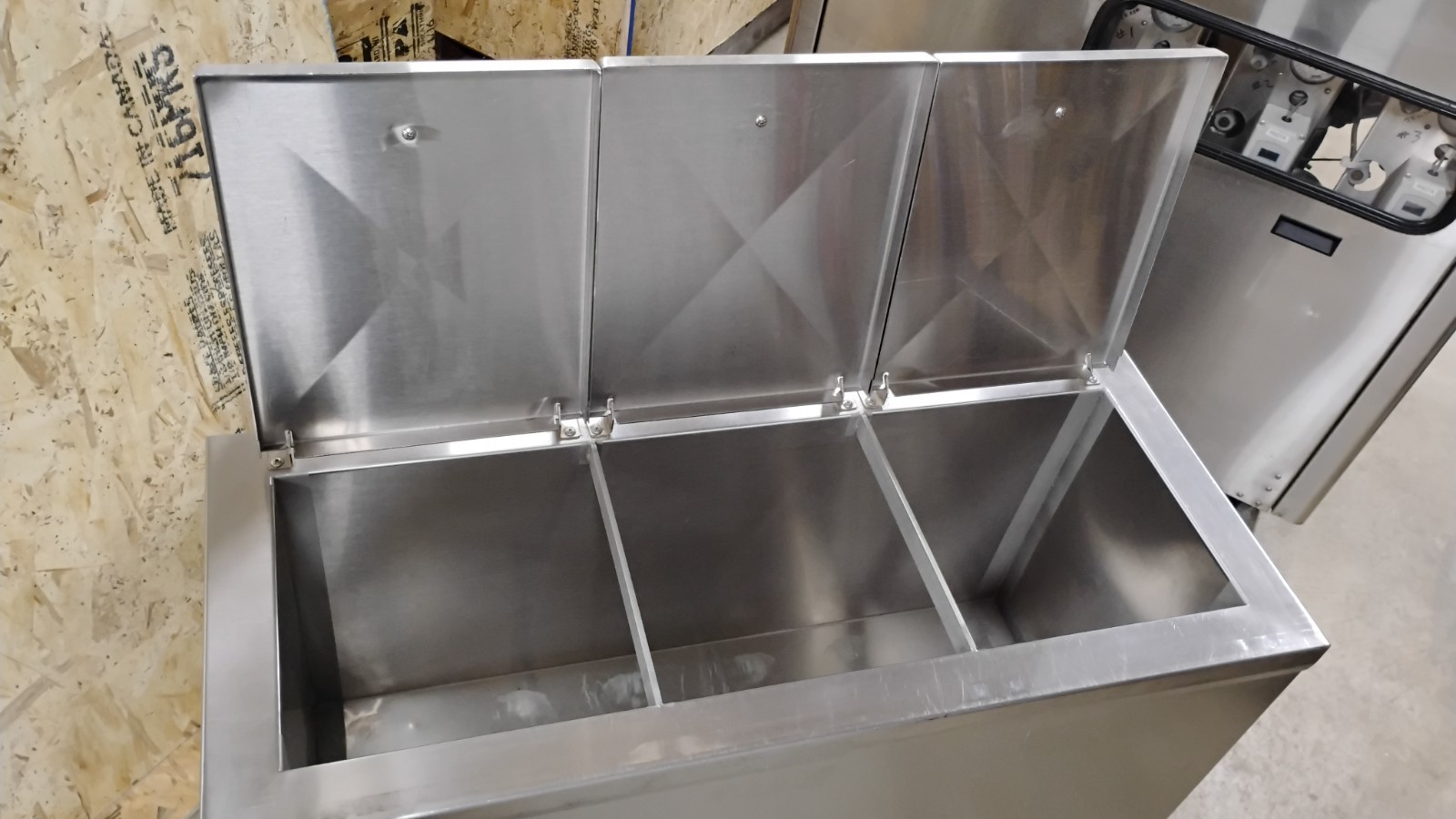 Ross M-DC-3 Ice Cream Dipping Cabinet