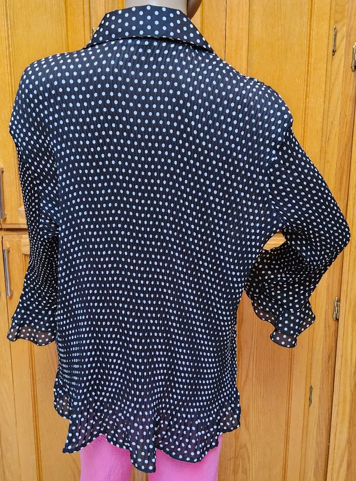 Blusa Essentials Milano extra grande bolinhas babado botão para cima camisa - Imagem 2 de 4