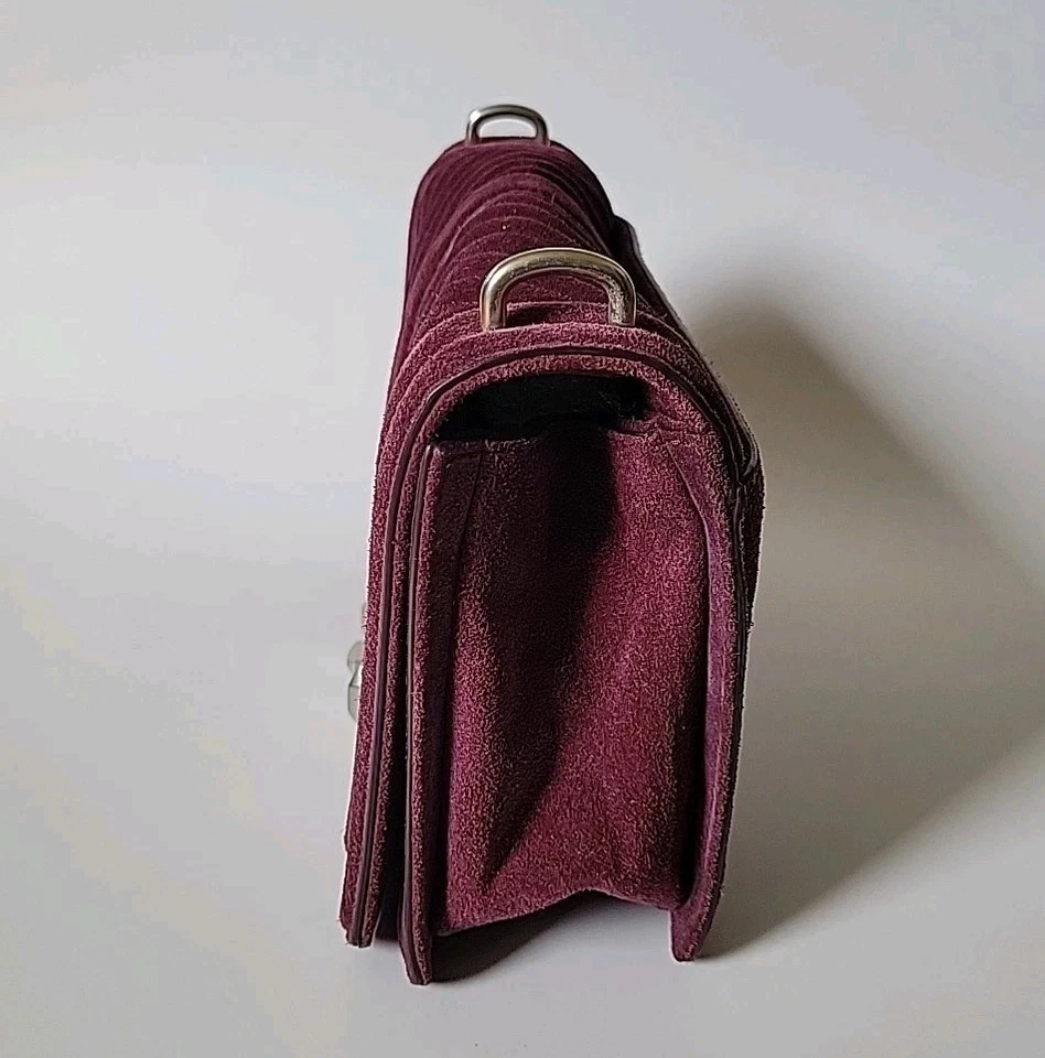 Bolso Bandolera Rebecca Minkoff Chevron Acolchado Gamuza Love Púrpura Solapa Bloqueo Giratorio Foto 3 de 4