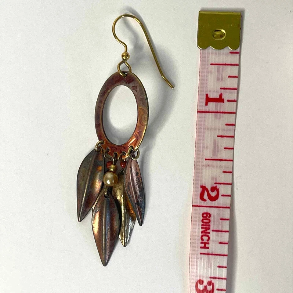 Pendientes atrapasueños de metal envejecido cuentas plumas cinéticas geométricas Foto 4 de 4