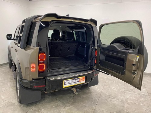 2021 Land Rover Defender 110 3.0 D250 MHEV SE Auto 4WD Euro 6 (s/s) 5dr ESTATE D - Picture 13 of 19
