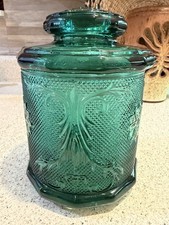 Vintage Sandwich Pattern  By Tiara Spruce Green 7 1/4&rdquo; Medium Canister