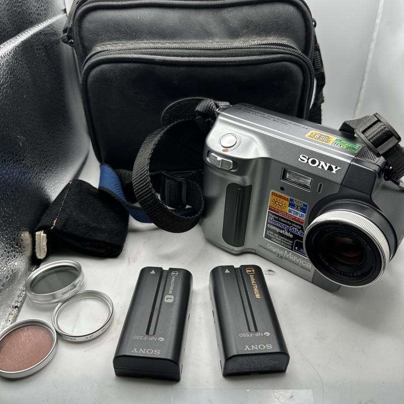 Sony MVC-FD90 Digital Mavica Camera 8x Zoom As-Is + 2 Sony Batteries Bag Filters
