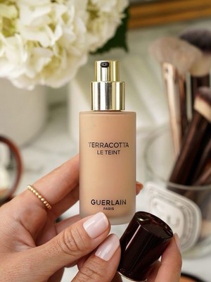 Guerlain Terracotta Le Teint 24H Wear Natural Glow Foundation 2N Neutral