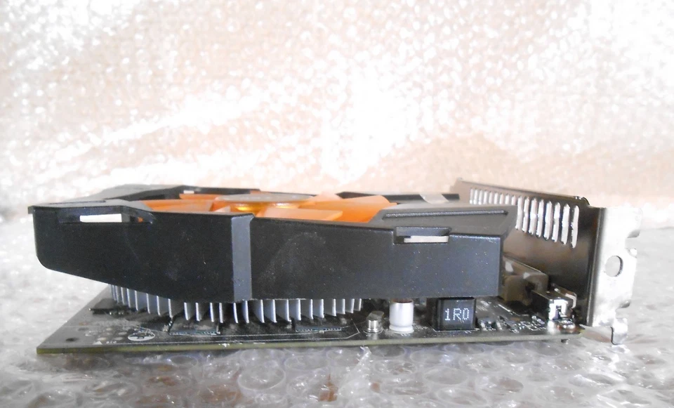 Placa de Vídeo Zotac GTX 750 1GB 128 Bit DDR5 - Imagem 4 de 4