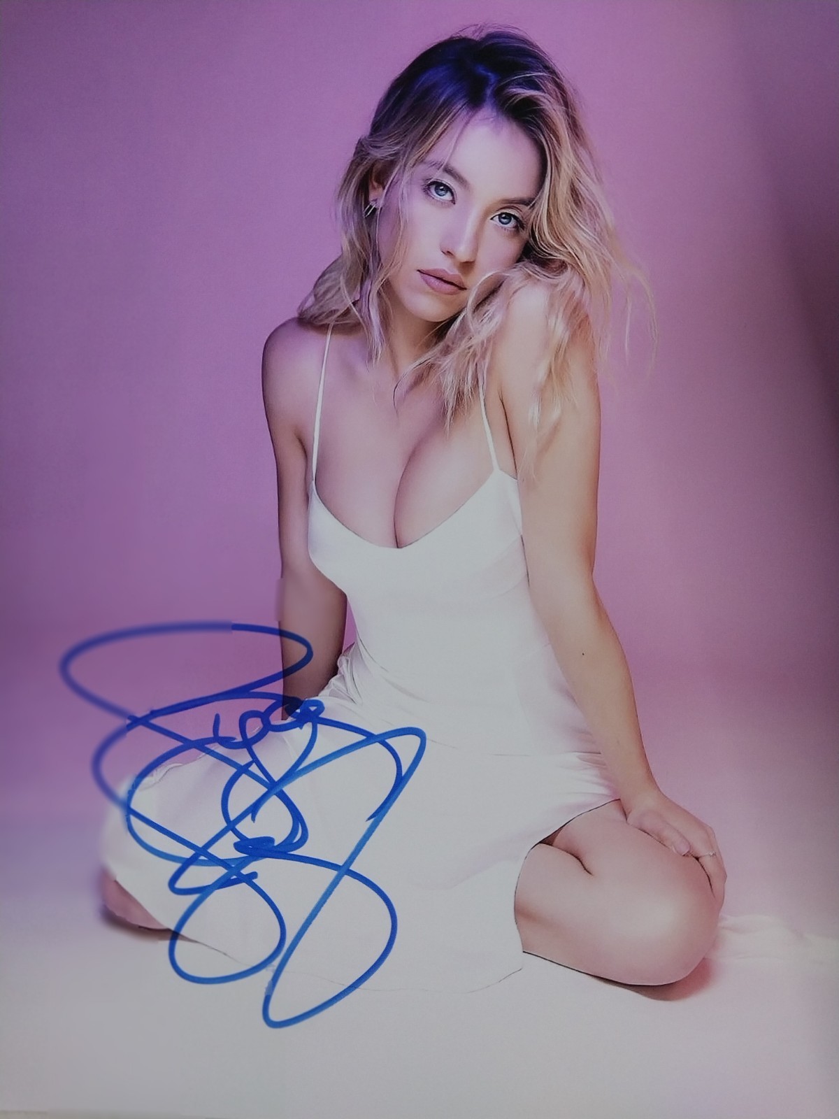 Sidney Sweeney Signed 8x10 Photo Original Matte Finish LOA