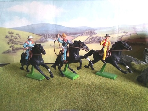 Britains Deetail Cowboys montiert x3