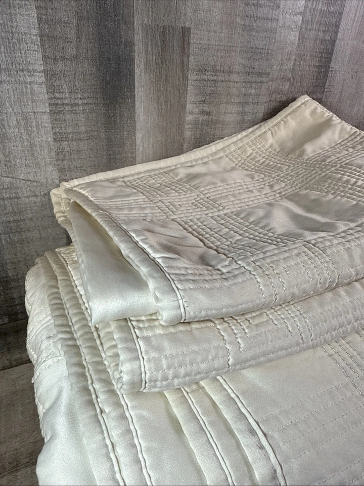 Fieldcrest 大号绗缝床罩/床罩两罩柔软白色 — 第 3/4 张图片