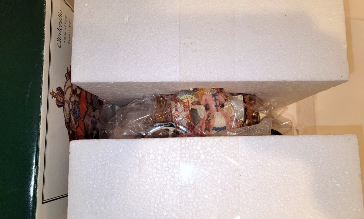 NEW) Fitz and Floyd Cinderella Pumpkin Carriage Musical Box Plays