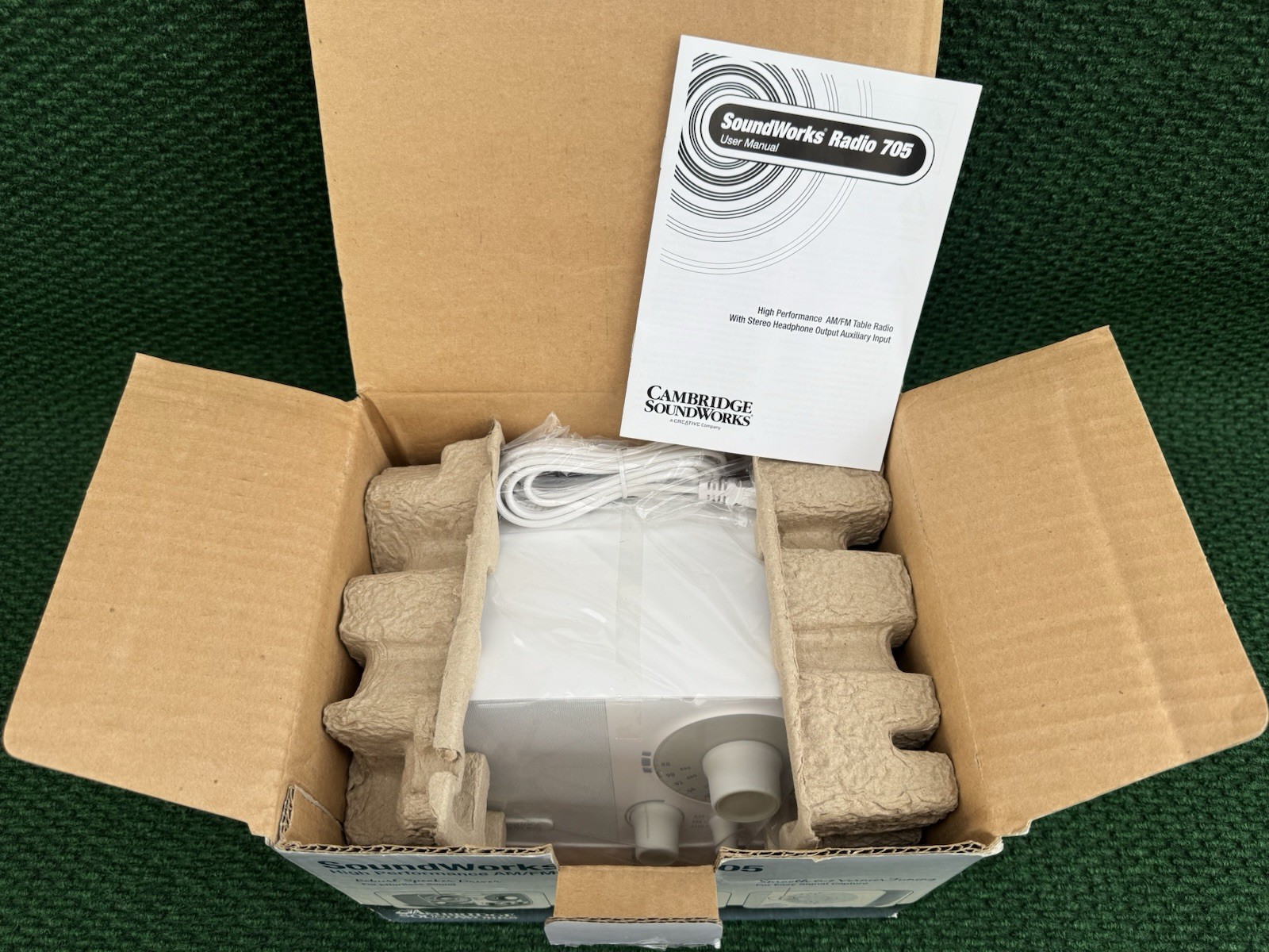 Vintage Cambridge SoundWorks Radio 705 White *NEW OPEN BOX*