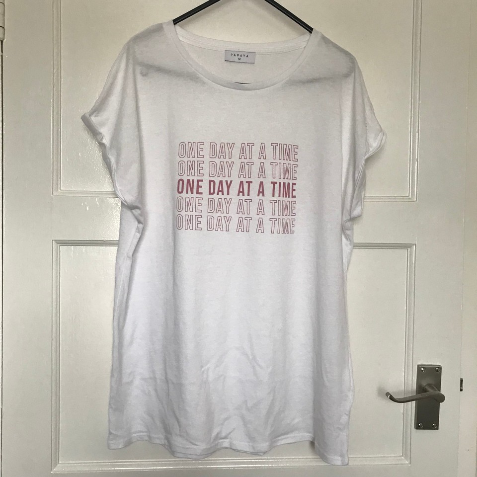 Papaya White Graphic Slogan T Shirt Size Medium 12 14 Short Sleeve Cotton