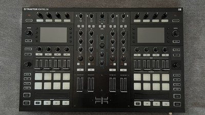 Native Instruments TRAKTOR KONTROL S8 DJ Controller w/ Odyssey Flight Case