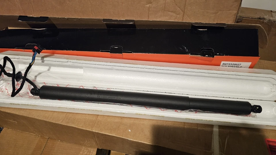 APremium Rear Tailgate Power Lift Support Shock Strut Land Rover Discovery Sport Foto 3 de 4