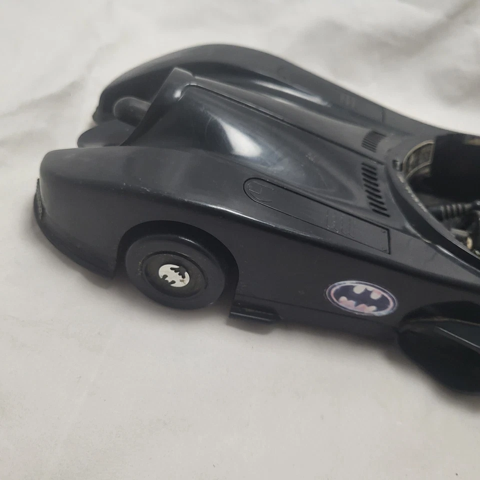 Toy Biz DC Comics Batman 1989 BATMOBILE Figura de Acción Vehículo De Colección para Piezas Foto 3 de 4