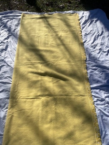 Sears Source 47 Acryl Fleece flauschige Decke gelb seidiger Rand Blumenakzent Vintage - Bild 1 von 10