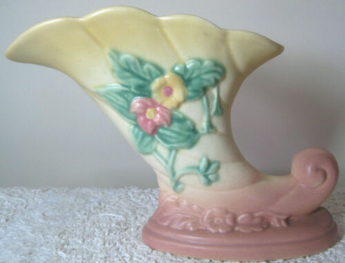 Vintage 1940s HULL ART POTTERY Wildflower Cornucopia Vase Pink & Green 7 1/2" - Picture 3 of 11