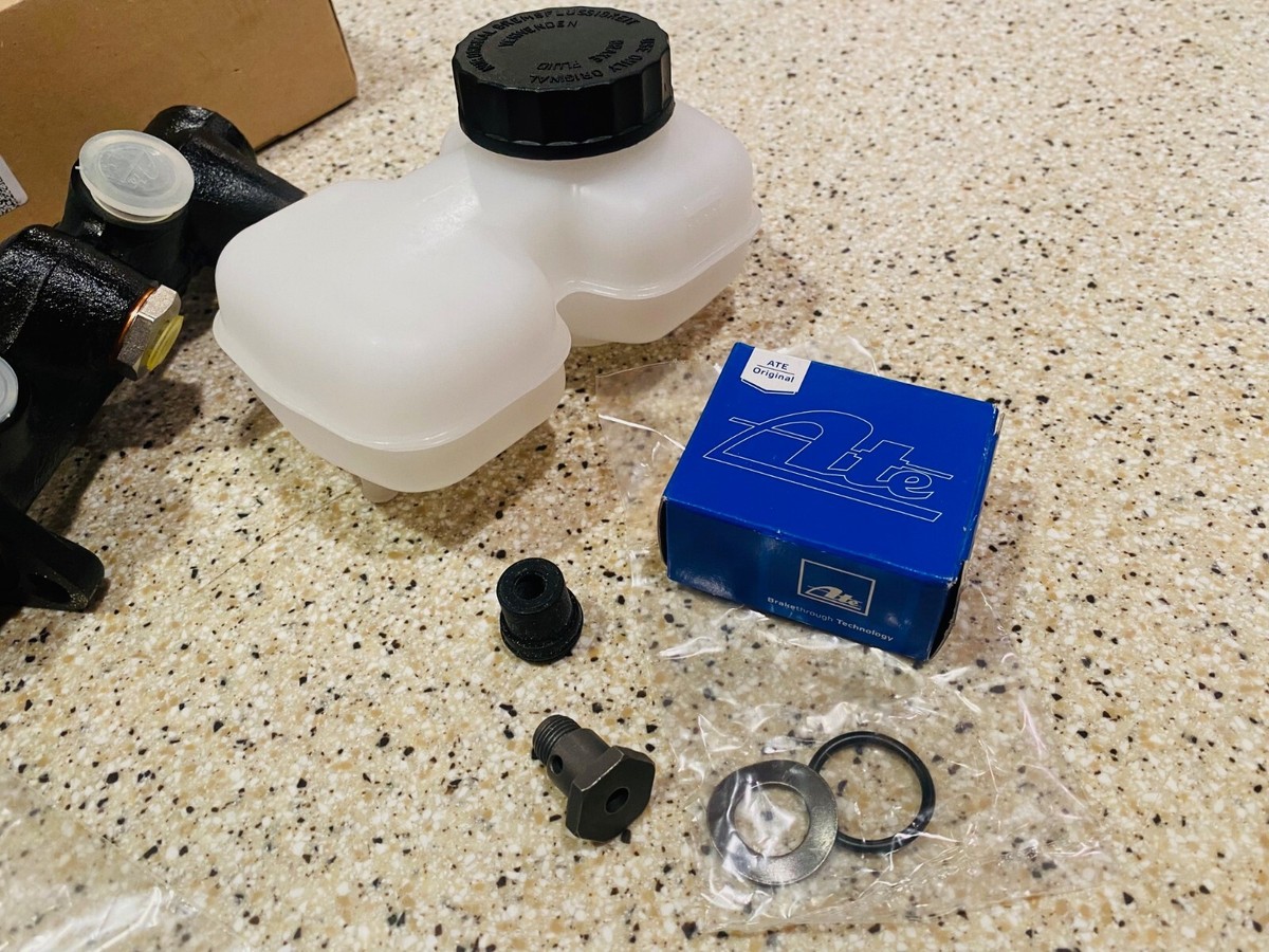 BRAKE MASTER CYLINDER AND RESERVOIR MERCEDES BENZ W110 W111