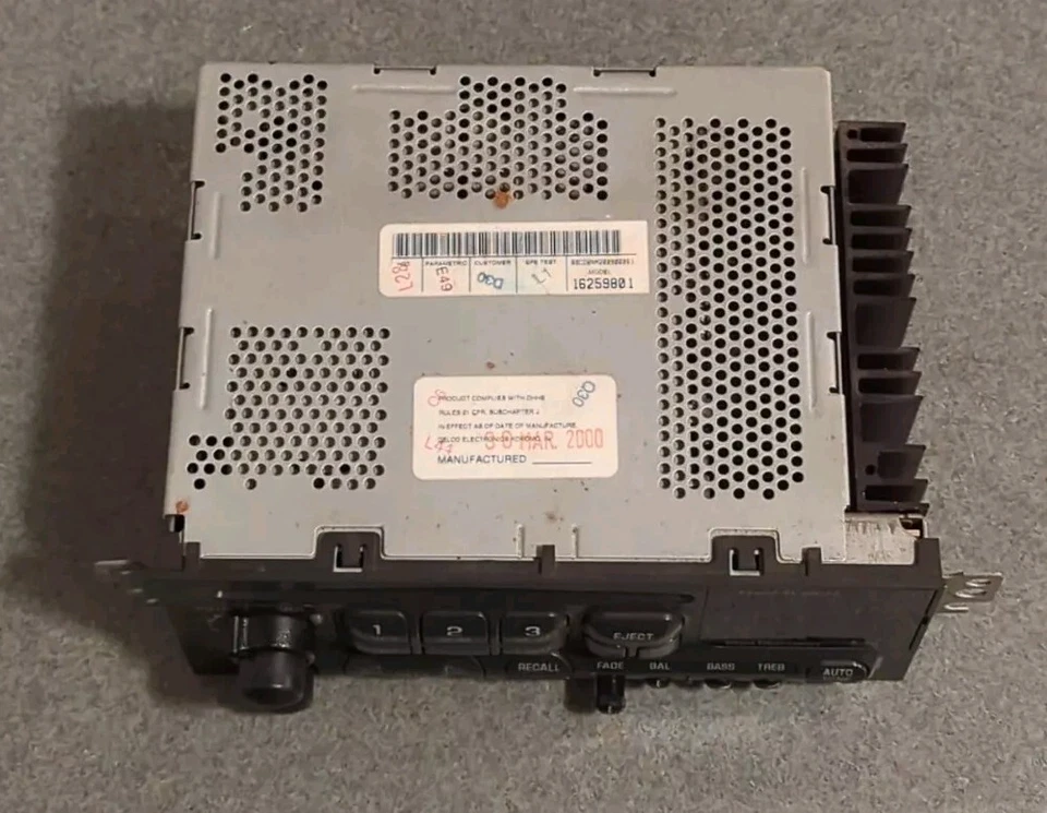 GM Chevy Malibu 1995-2001 radio AM/FM audio (reproductor de CD roto) OEM PN: 16259801 Foto 3 de 4