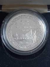 1986 Solid Silver Kuwait 5 Dinars Coin 25th Anniversary of National Currency Box