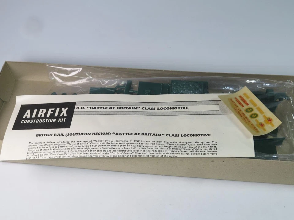 VINTAGE AIRFIX OO MODEL RAILWAY KIT Biggin Hill SEALED in Red Stripe Box - Image 4 of 4