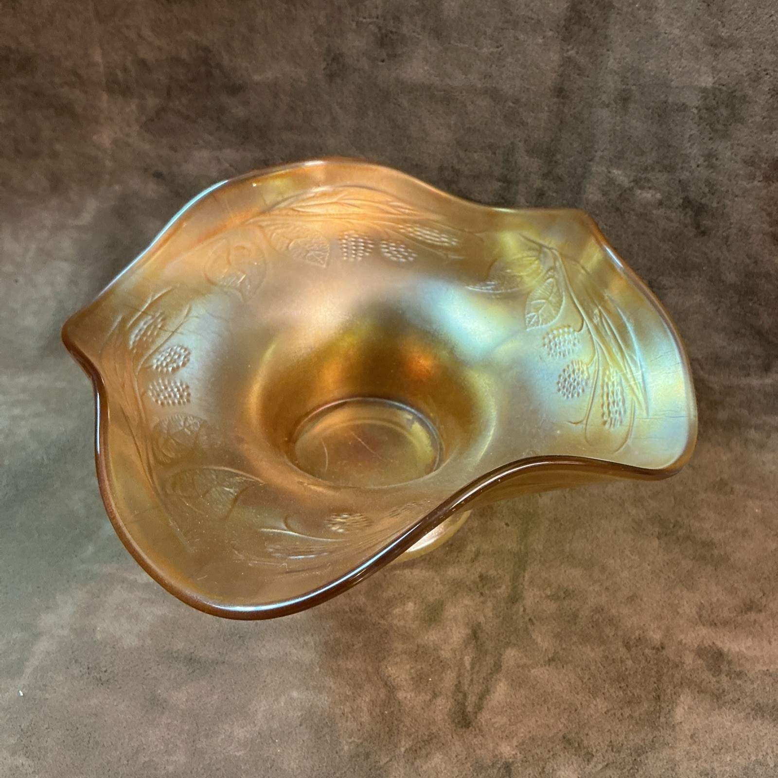Vintage 1920s Fenton Marigold carnival art glass blackberry leaves design bowl