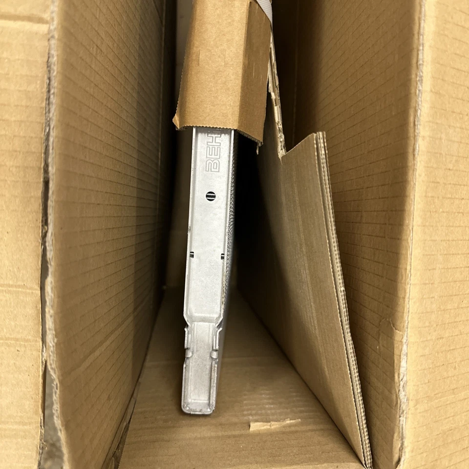 Радиатор прямой посадки 2004-2011 BMW 525i, 525xi, 530i, 550i, 650Ci, 650i - ручной - Изображение 4 из 4