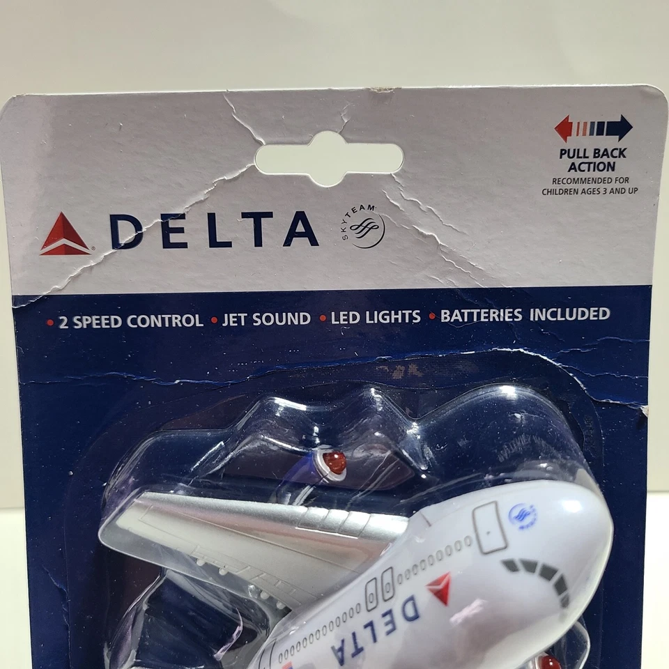 Jet Control Delta 2 Velocidades con Luces LED y Sonidos y Acción Pull Back. Foto 3 de 4