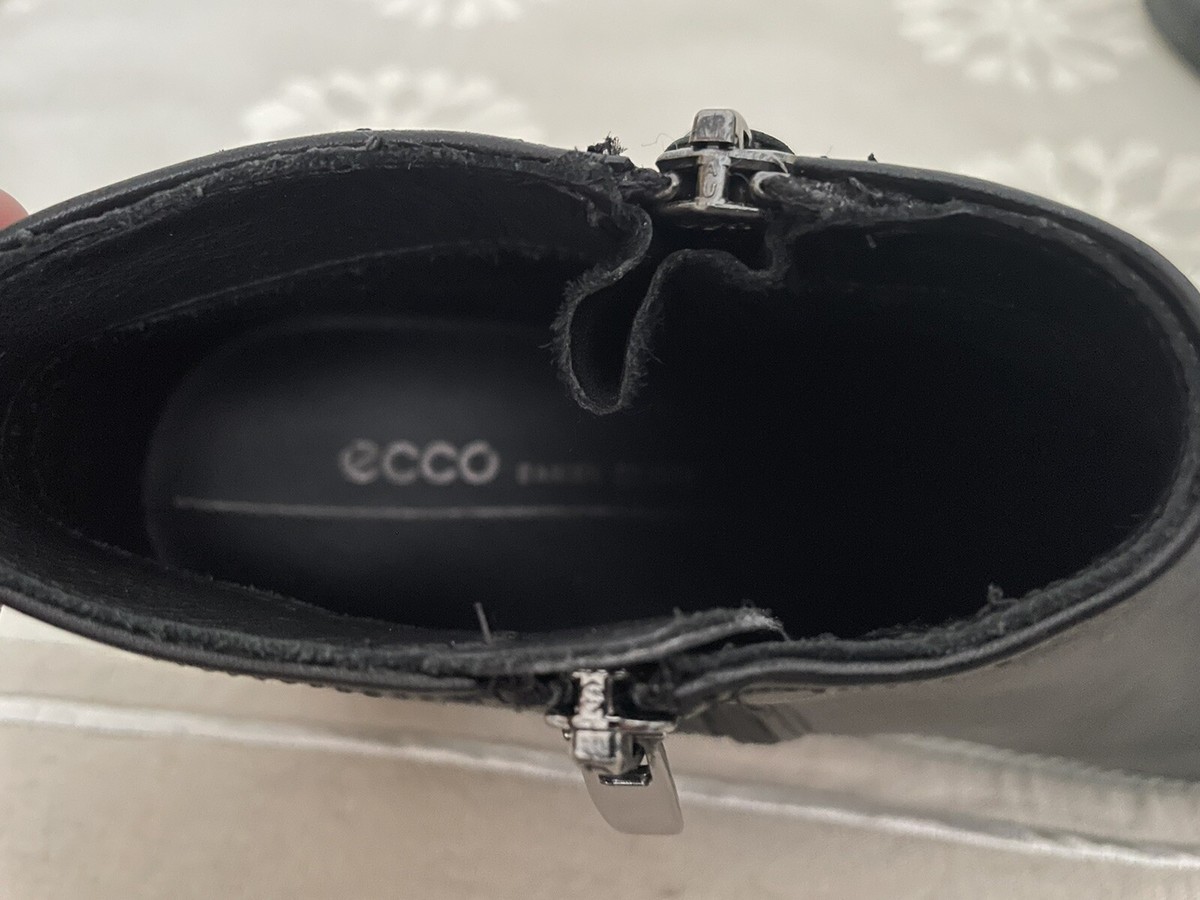 Ecco Shape M35 Womens Size 38 (US 7) Black Leather Ankle Boots