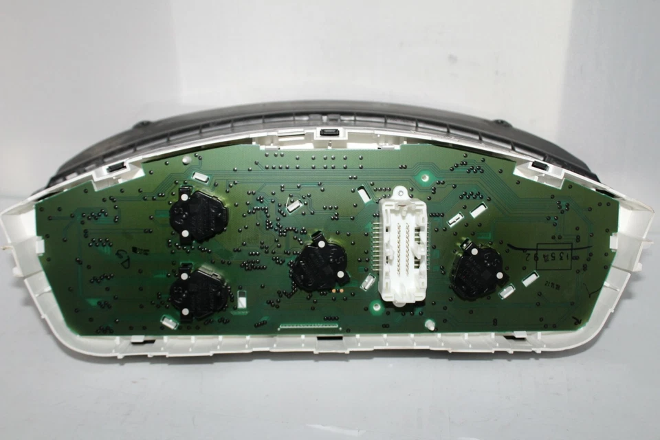 Cuadro de instrumentos velocímetro medidores de panel 09 Mitsubishi Galant 49.056 millas Foto 4 de 4