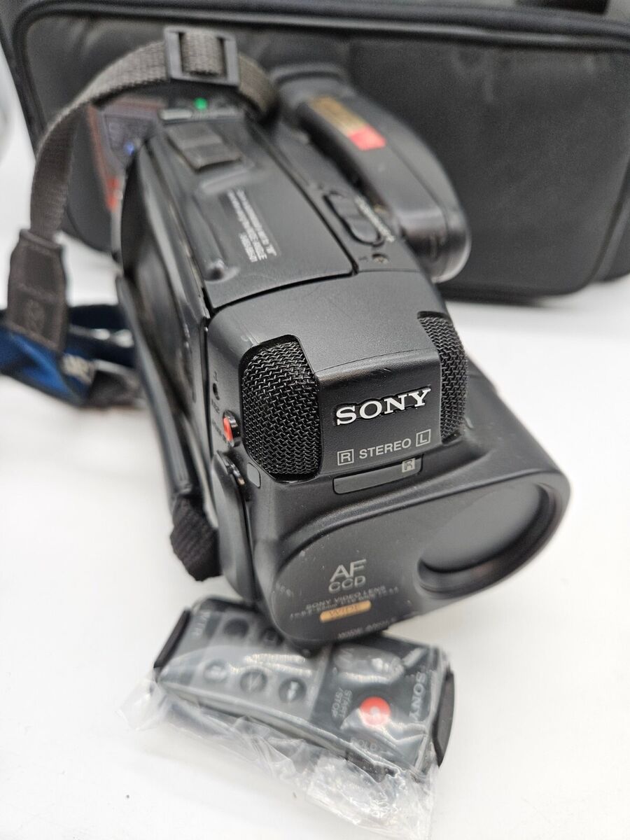 Sony Handycam Video 8 CCD-TR65 Camera w Accessories and Case Sony Handycam Video 8 CCD-TR65 Camera w Accessories and Case