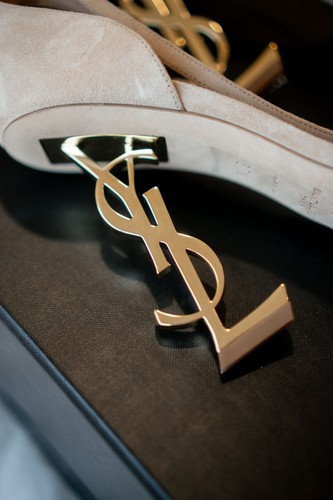 Sandalia de gamuza con correa al tobillo Nude Saint Laurent Opyum YSL - Imagen 6 de 9