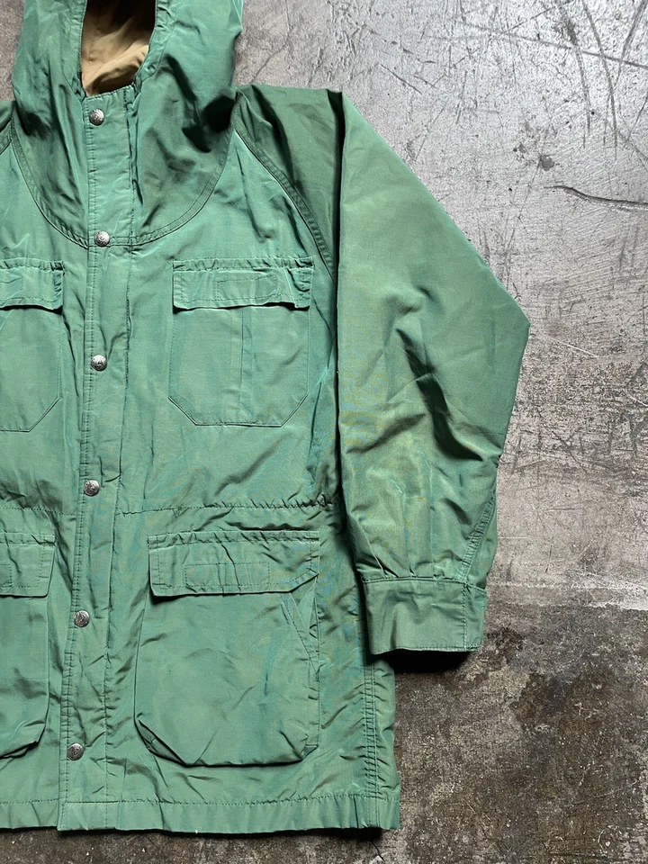 PARKA DE MONTAÑA DE NAILON CON CAPUCHA VERDE TOSTADO 60/40 DE COLECCIÓN SIERRA DESIGNS HECHA EN EE. UU. PEQUEÑA Foto 3 de 4