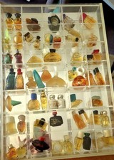 Vintage  Parfum 57  Miniaturen Sammlung mit Acryl Setzkasten*
