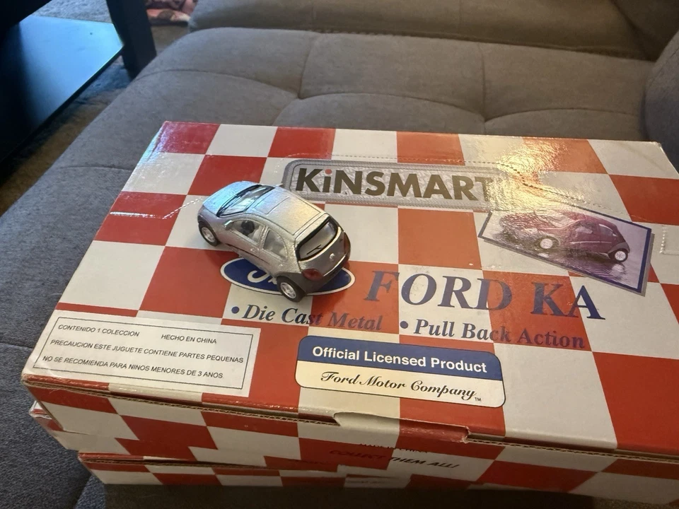 Ford KA Kinsmart 1:64 Pullback Nuevo Muy Raro Plateado Foto 4 de 4