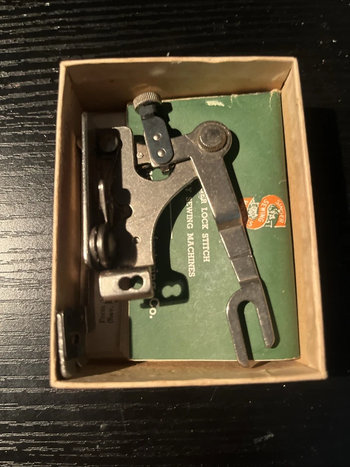 Lote de acessórios vintage para máquinas de costura Singer - Imagem 3 de 4