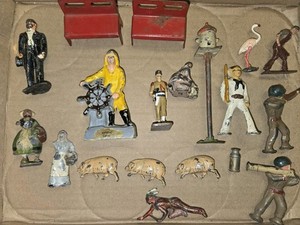 19 Vintage 40s/50s Metal Soldiers,Britains,Pigs,Benches,Sea Captain,Indian
