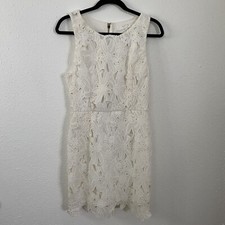 ASTR The Label White Textured Floral Body-Con Dress Sz. M