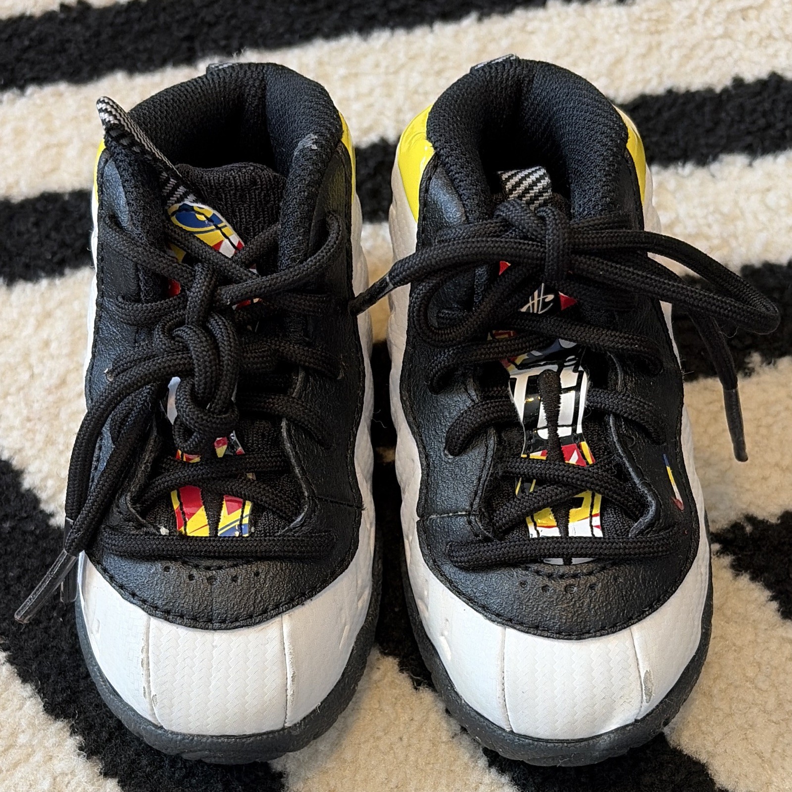 Nike Unisex Kids Low Top Lace-Up Sneakers Black White Yellow US 5