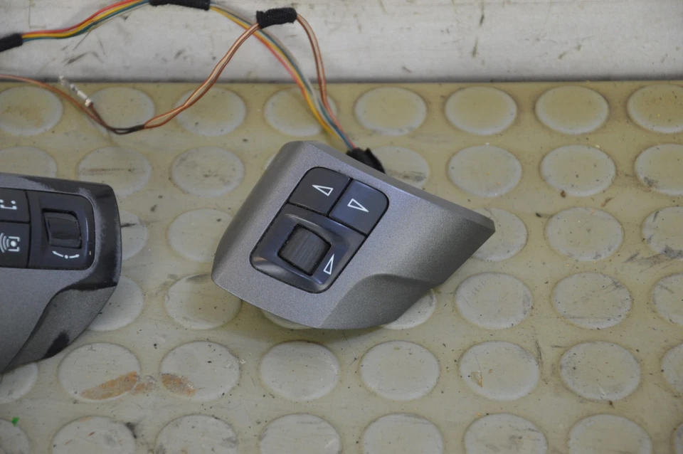 19625 Comandi al volante dx sx Opel Corsa D dal 2006 al 2014 cod 13208858 - Immagine 3 di 4