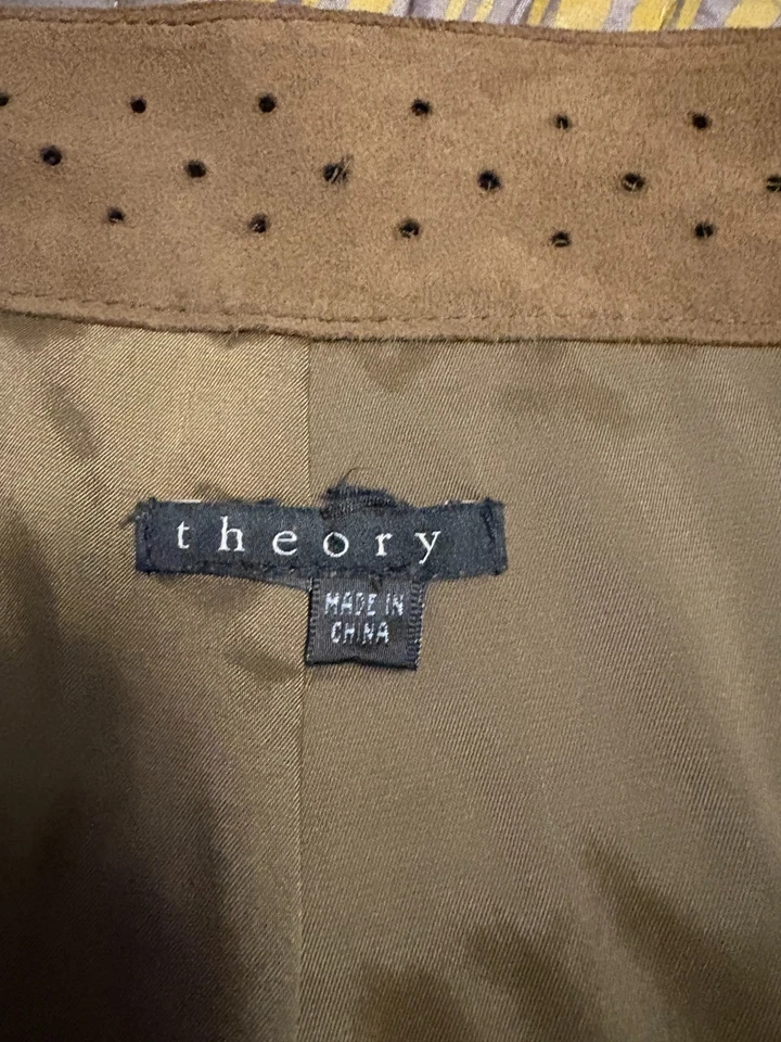 Falda de cuero Theory con detalle de perforación y botones talla 4-6 Foto 3 de 3