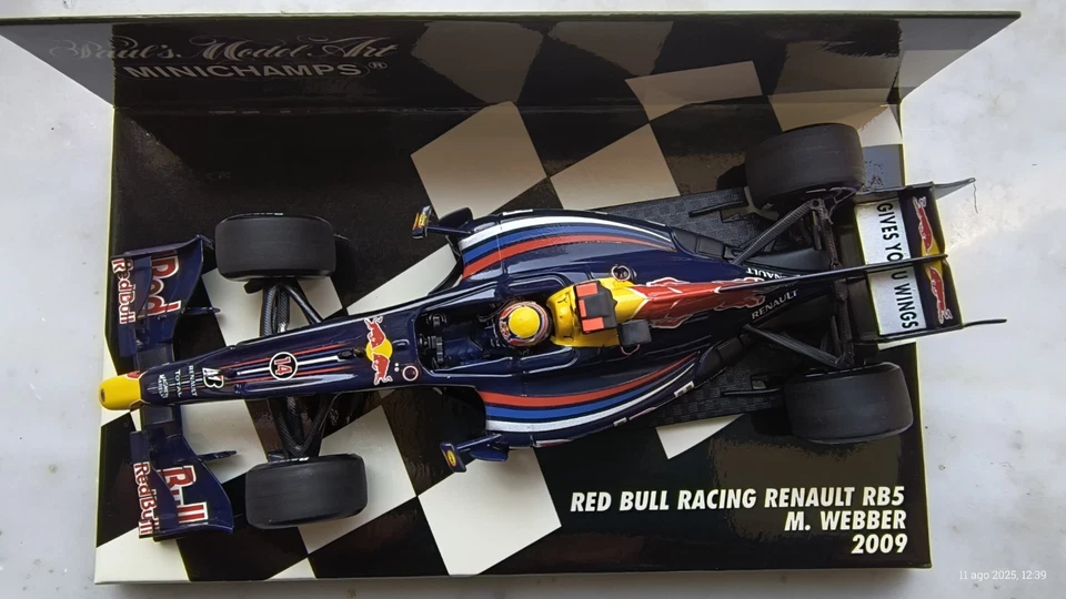 RED BULL  2009  SCALA  1/43 PILOTA                    M. Webber - Immagine 2 di 4