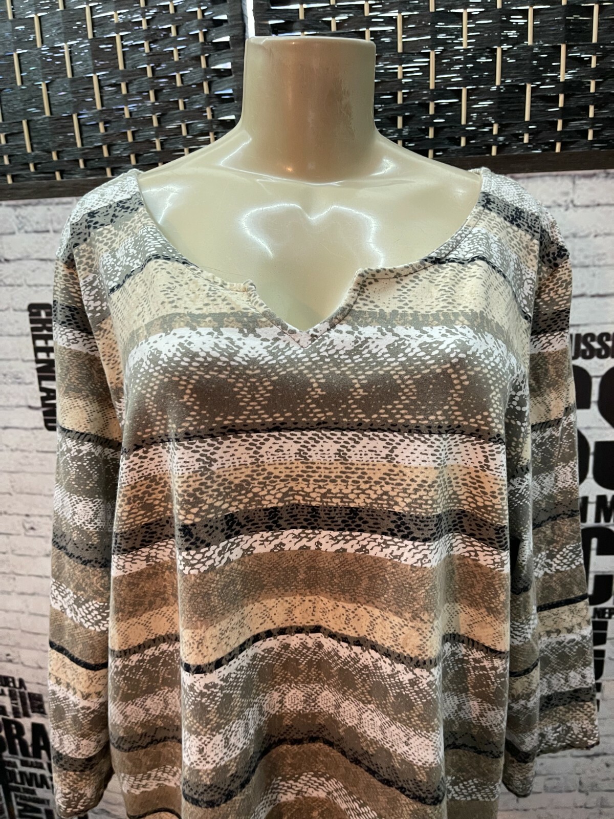 Ruby Rd Plus 2X Beige Multicolor Print Split Neck… - image 2