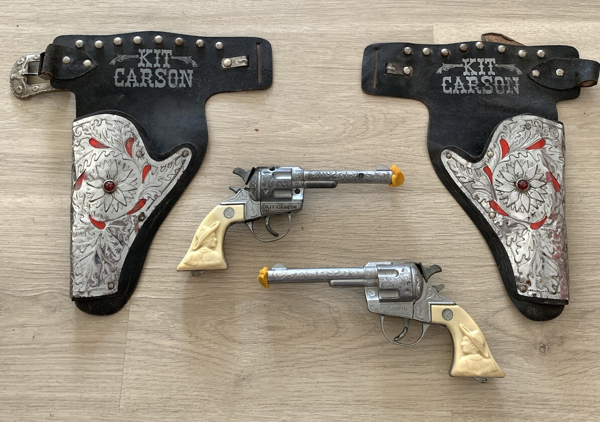 Vintage Lot of 2 Dual Kit Carson Toy Metal Cap Gun with Holsters